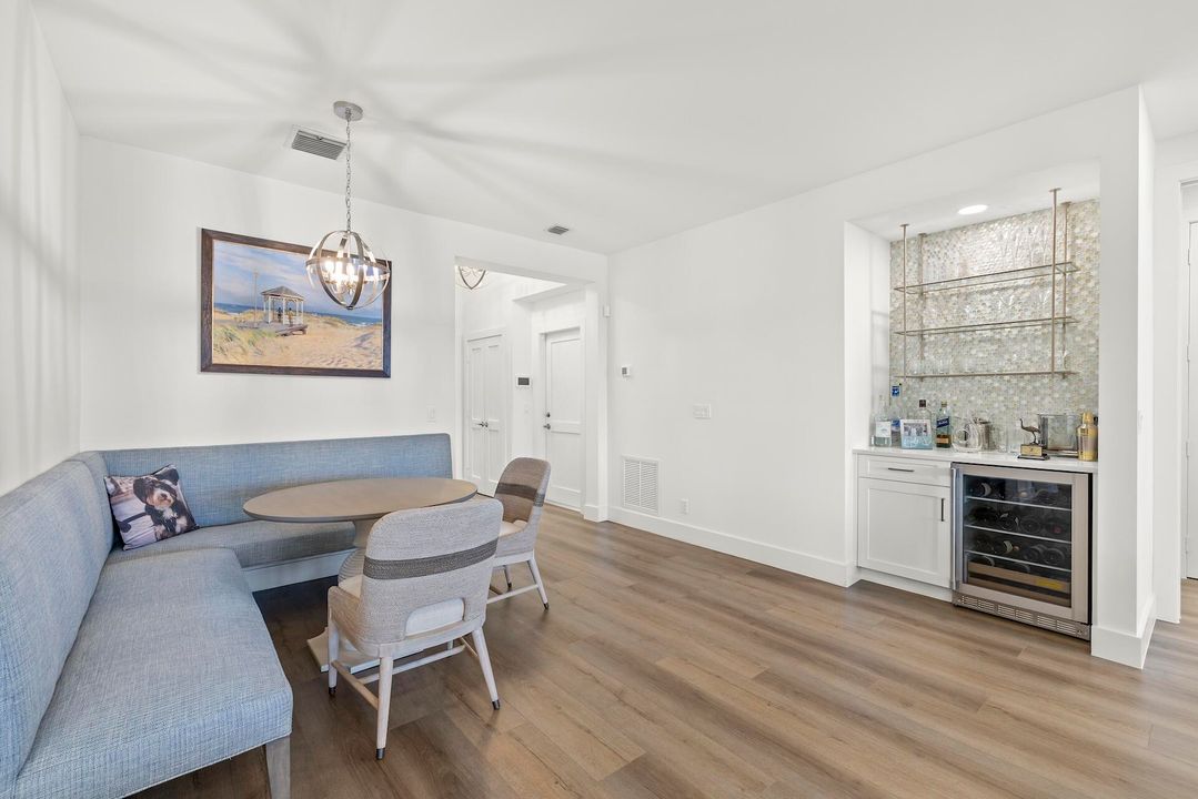 En Venta: $3,699,000 (3 camas, 2 baños, 2466 Pies cuadrados)