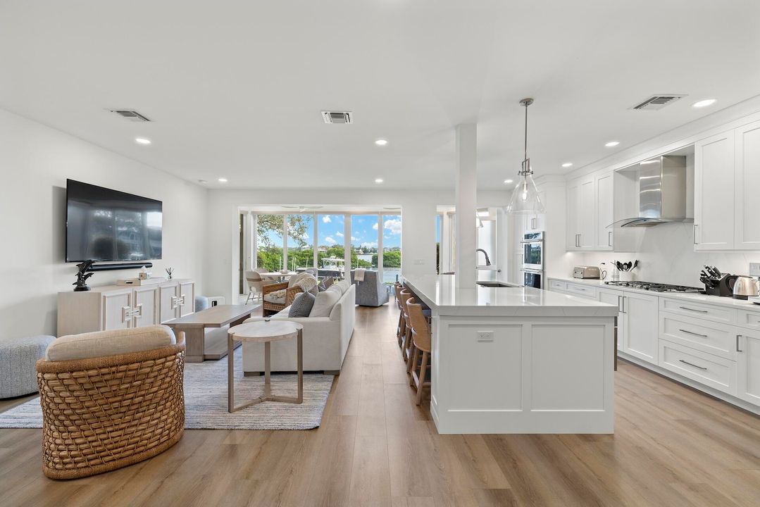 En Venta: $3,699,000 (3 camas, 2 baños, 2466 Pies cuadrados)