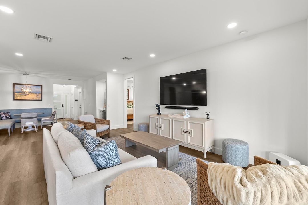 En Venta: $3,699,000 (3 camas, 2 baños, 2466 Pies cuadrados)