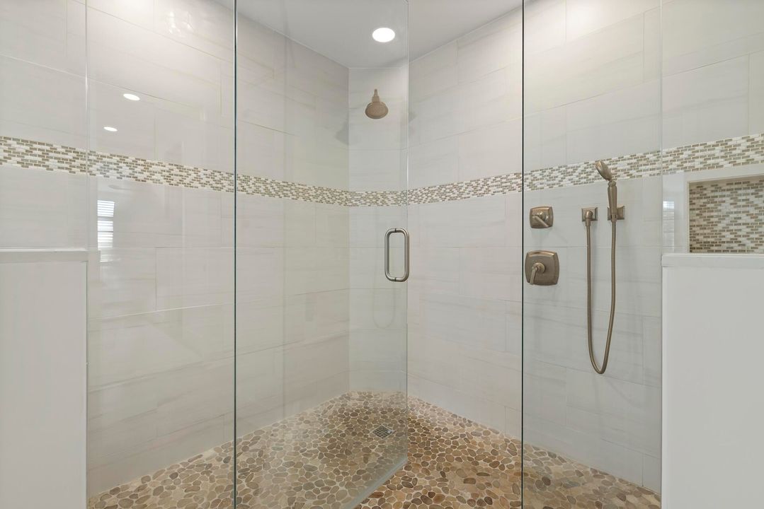 En Venta: $3,699,000 (3 camas, 2 baños, 2466 Pies cuadrados)