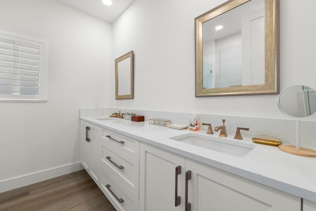 En Venta: $3,699,000 (3 camas, 2 baños, 2466 Pies cuadrados)