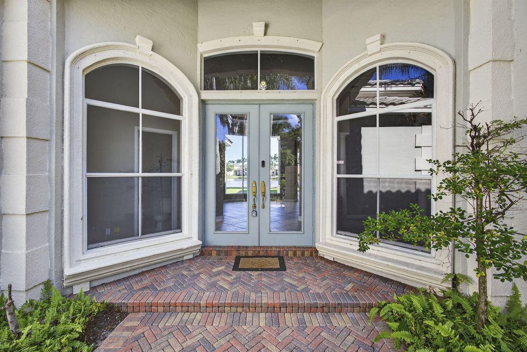 На продажу: $1,325,000 (6 спален, 5 ванн, 4112 Квадратных фут)