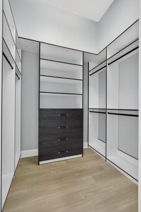 На продажу: $1,325,000 (6 спален, 5 ванн, 4112 Квадратных фут)