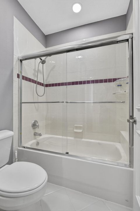 На продажу: $1,325,000 (6 спален, 5 ванн, 4112 Квадратных фут)