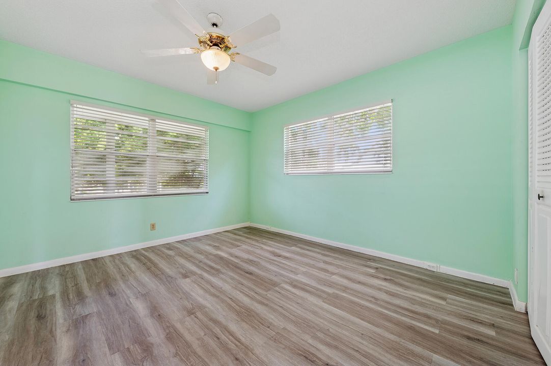 合同活跃: $94,999 (2 贝兹, 1 浴室, 840 平方英尺)