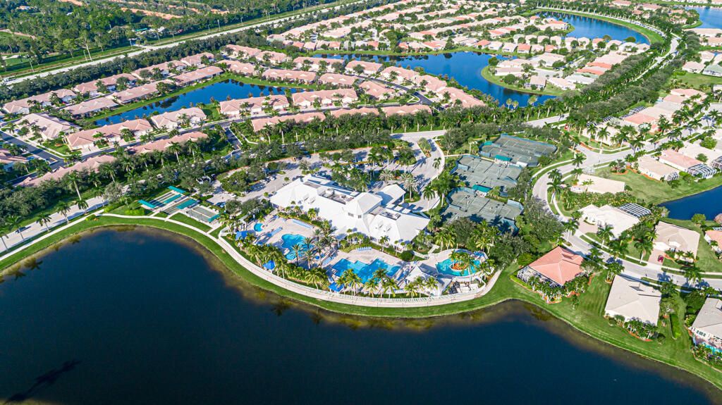 En Venta: $425,000 (3 camas, 2 baños, 2306 Pies cuadrados)