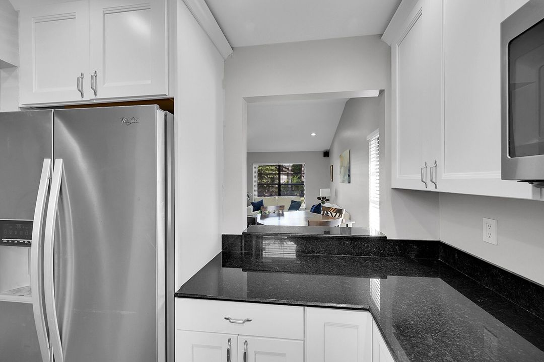 Active With Contract: $245,000 (2 beds, 2 baths, 998 Square Feet)