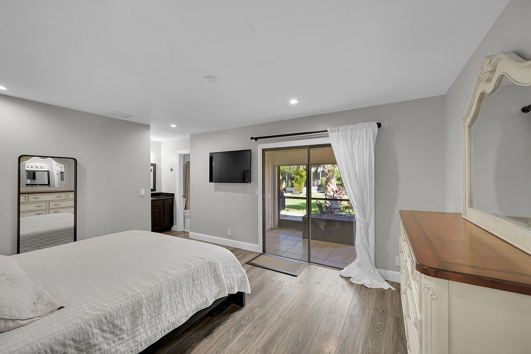 Active With Contract: $245,000 (2 beds, 2 baths, 998 Square Feet)