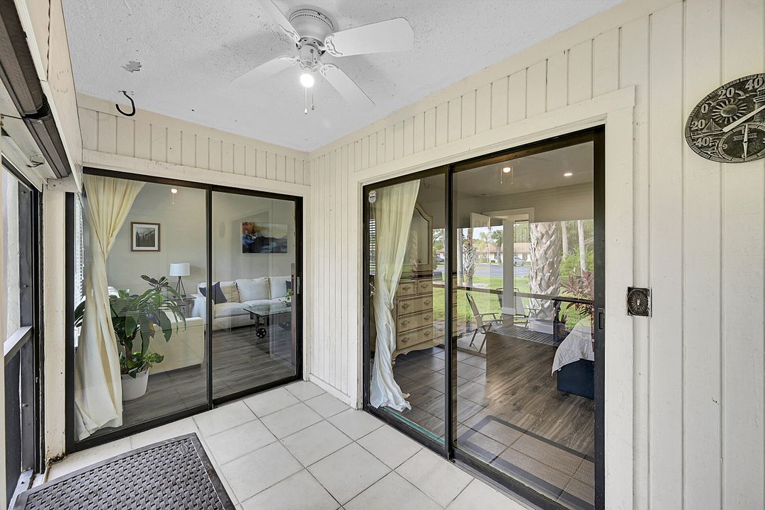 Active With Contract: $245,000 (2 beds, 2 baths, 998 Square Feet)