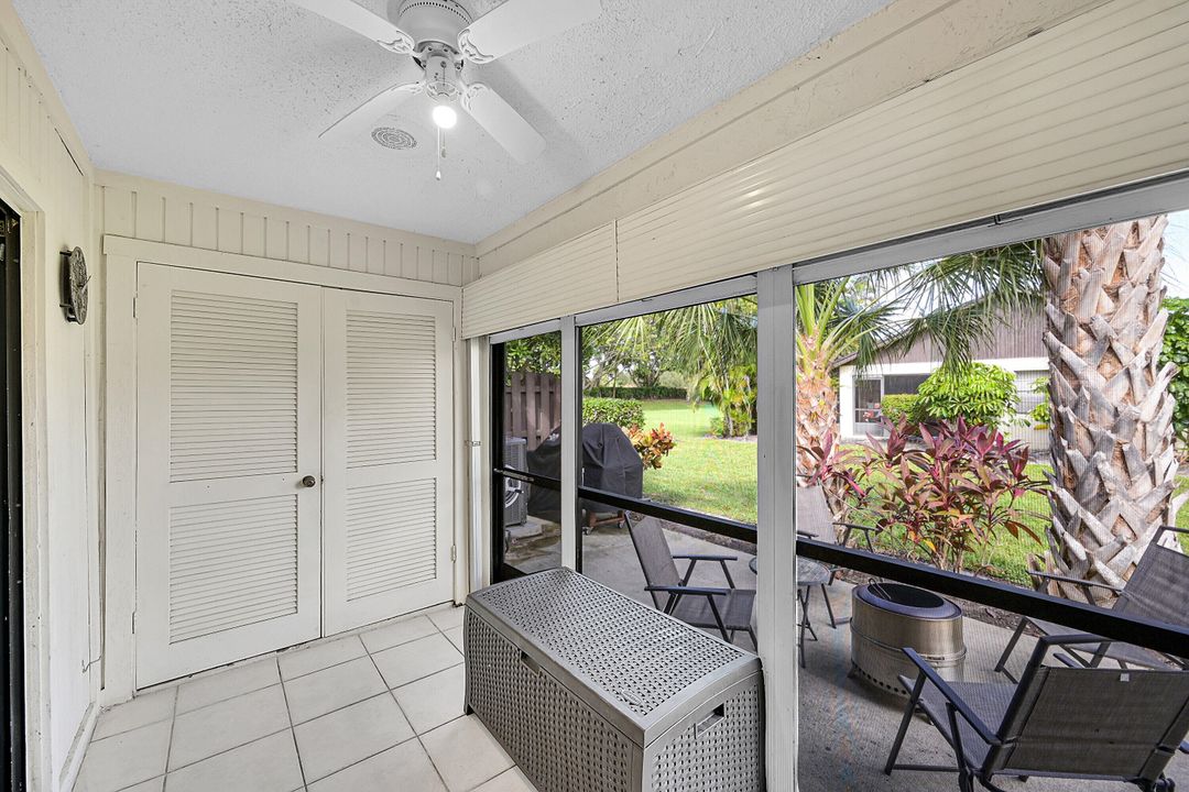 Active With Contract: $245,000 (2 beds, 2 baths, 998 Square Feet)