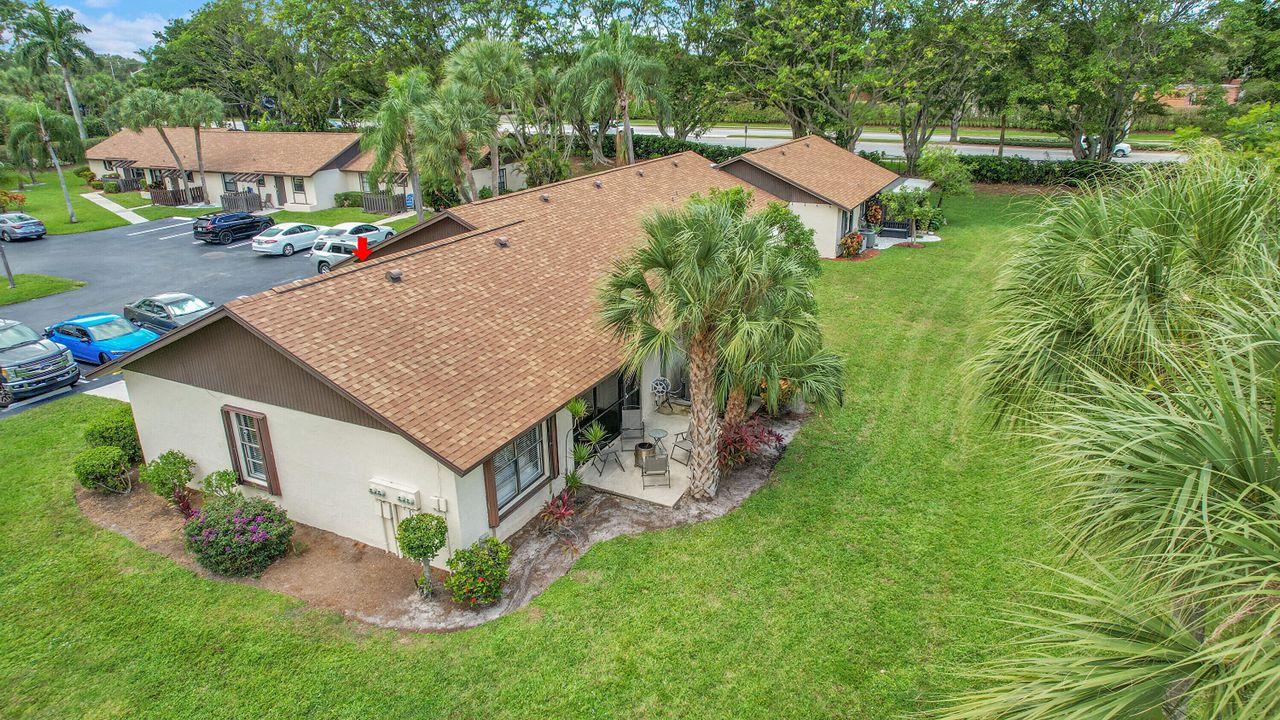 Active With Contract: $245,000 (2 beds, 2 baths, 998 Square Feet)