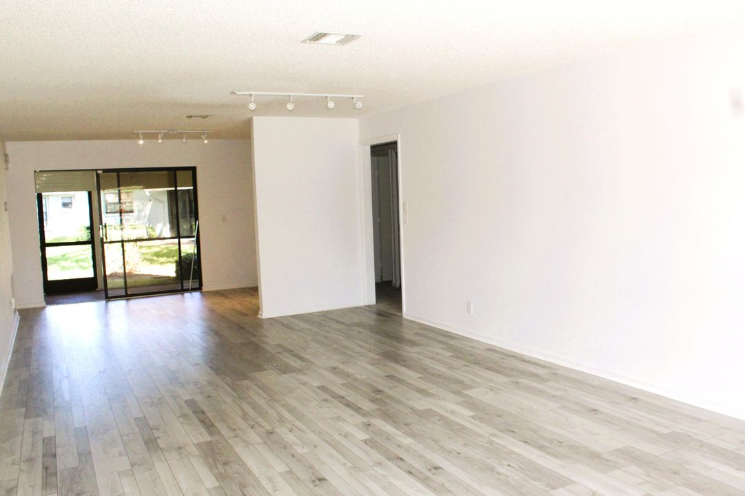 Active With Contract: $2,300 (2 beds, 2 baths, 1404 Square Feet)