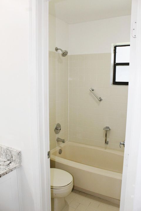 Active With Contract: $2,300 (2 beds, 2 baths, 1404 Square Feet)