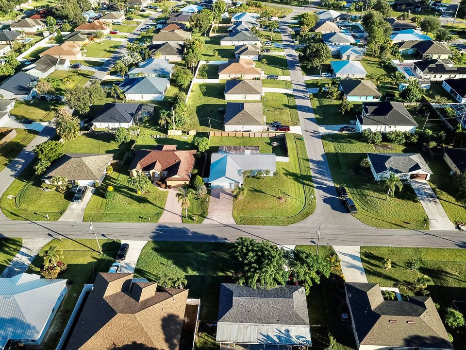 Active With Contract: $379,900 (3 beds, 2 baths, 1597 Square Feet)