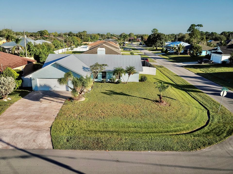 Active With Contract: $379,900 (3 beds, 2 baths, 1597 Square Feet)