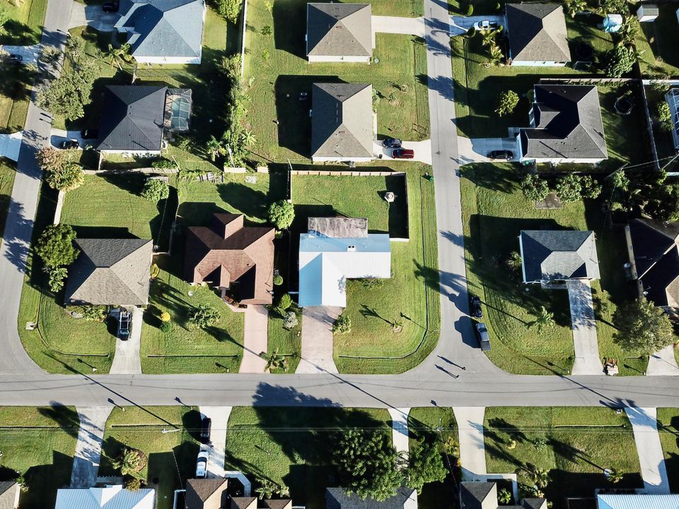 Active With Contract: $379,900 (3 beds, 2 baths, 1597 Square Feet)