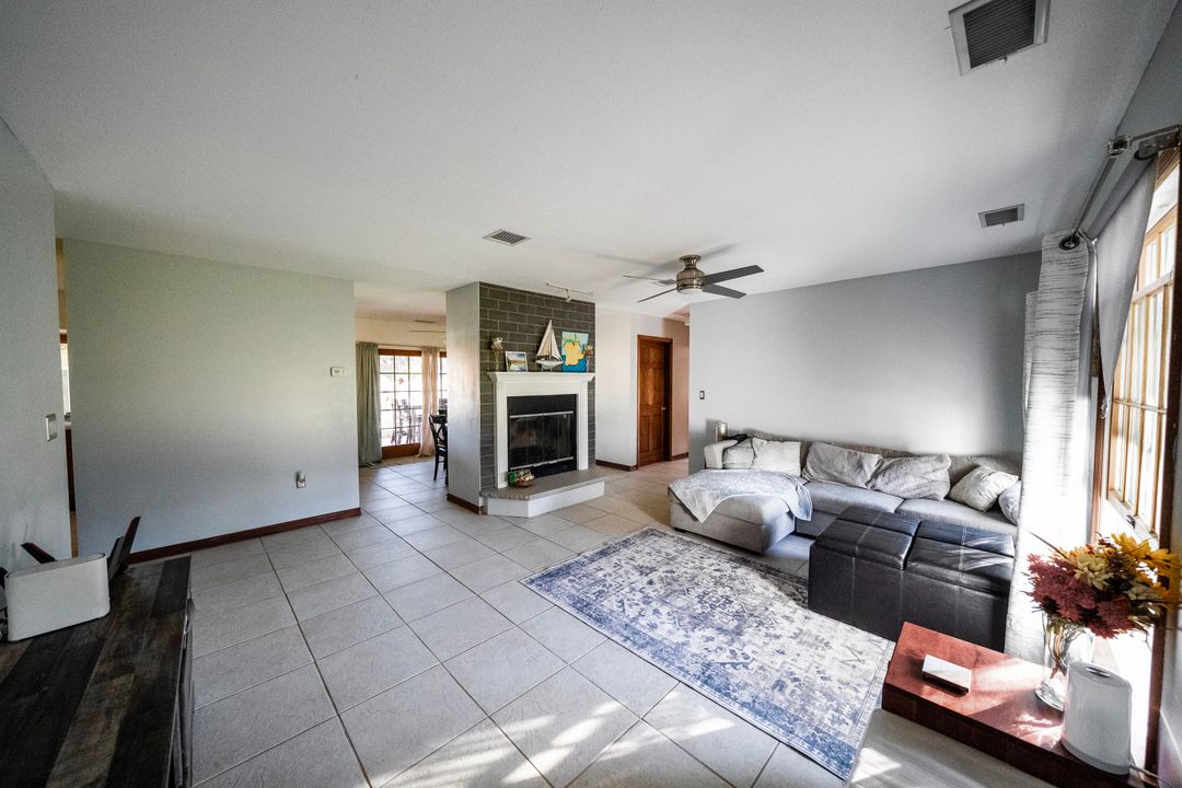 Active With Contract: $379,900 (3 beds, 2 baths, 1597 Square Feet)