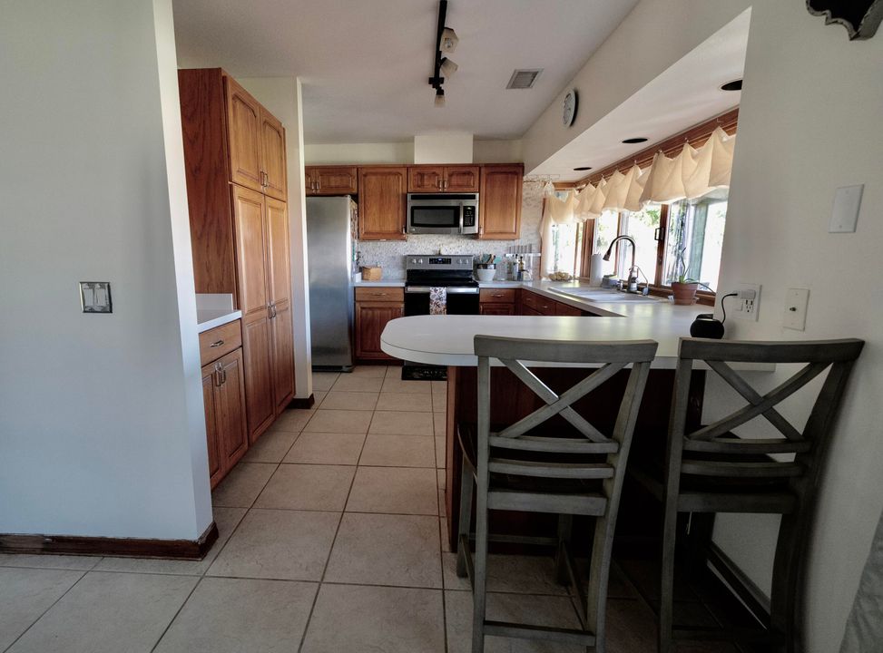 Active With Contract: $379,900 (3 beds, 2 baths, 1597 Square Feet)
