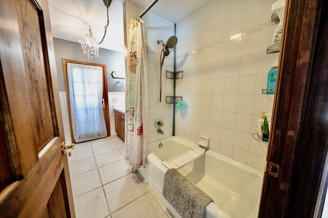 Active With Contract: $379,900 (3 beds, 2 baths, 1597 Square Feet)