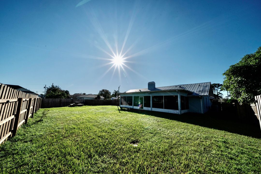 Active With Contract: $379,900 (3 beds, 2 baths, 1597 Square Feet)