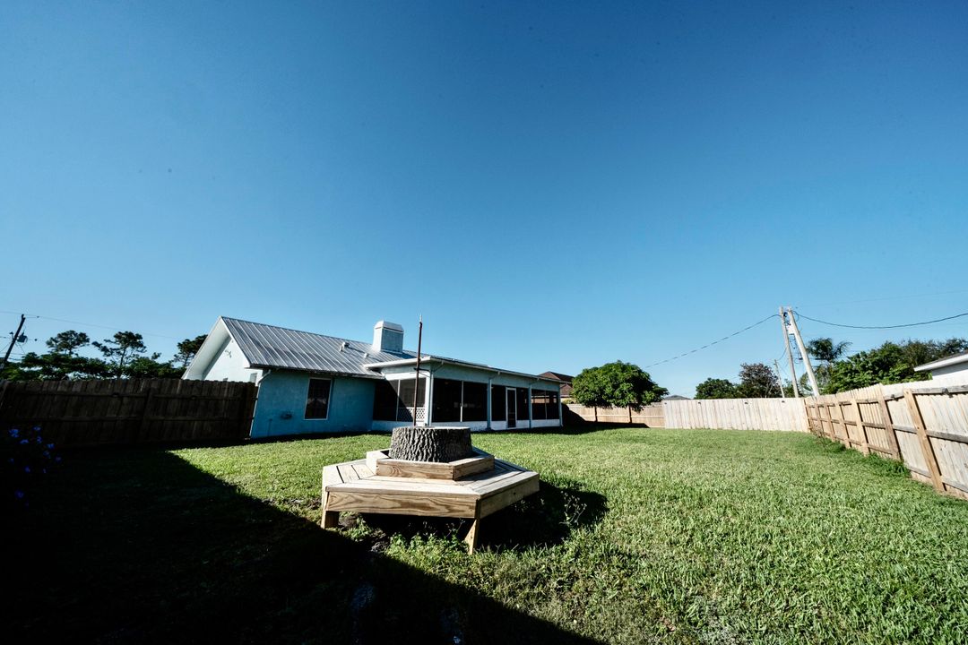 Active With Contract: $379,900 (3 beds, 2 baths, 1597 Square Feet)