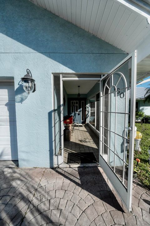 Active With Contract: $379,900 (3 beds, 2 baths, 1597 Square Feet)