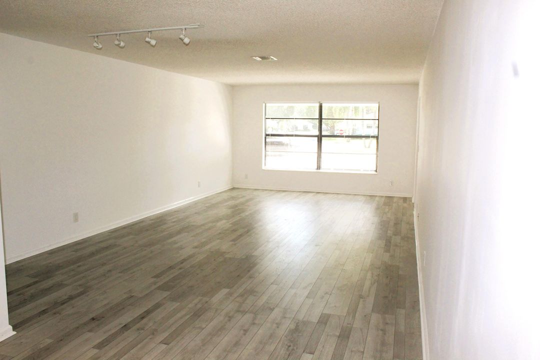 Active With Contract: $2,300 (2 beds, 2 baths, 1404 Square Feet)