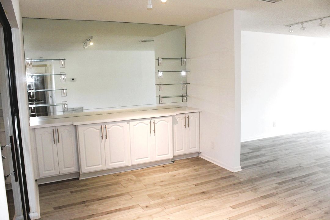 Active With Contract: $2,300 (2 beds, 2 baths, 1404 Square Feet)