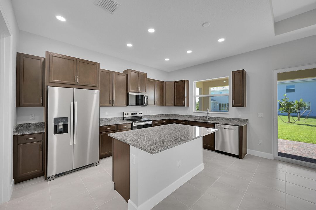 Activo con contrato: $3,200 (3 camas, 2 baños, 1700 Pies cuadrados)