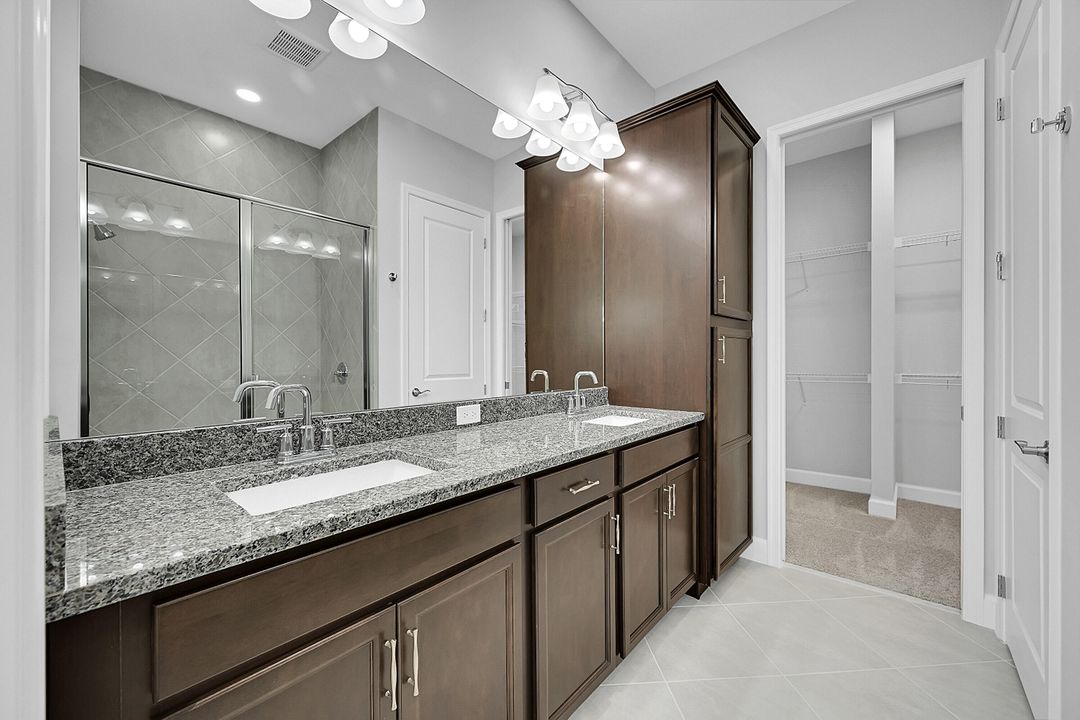 Activo con contrato: $3,200 (3 camas, 2 baños, 1700 Pies cuadrados)