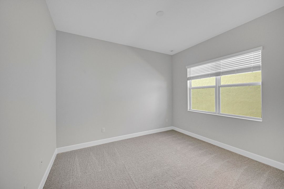 Activo con contrato: $3,200 (3 camas, 2 baños, 1700 Pies cuadrados)