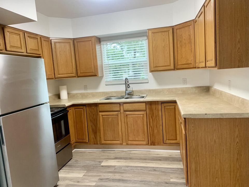 На продажу: $407,000 (3 спален, 1 ванн, 1138 Квадратных фут)