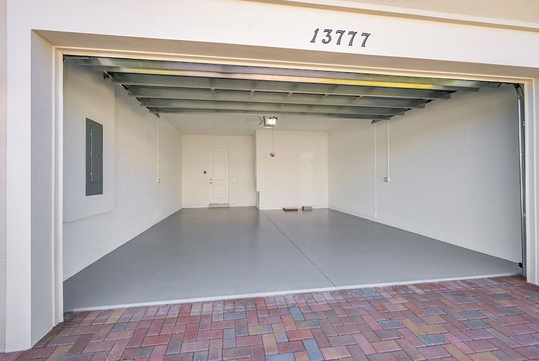 Activo con contrato: $3,200 (3 camas, 2 baños, 1700 Pies cuadrados)