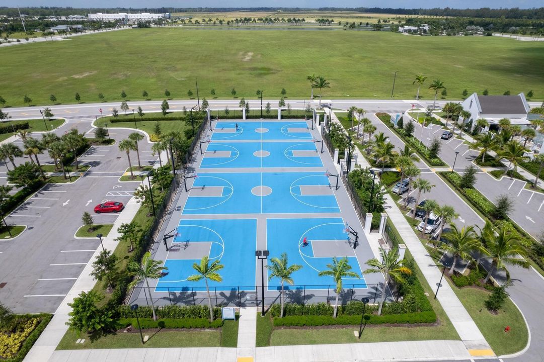 Activo con contrato: $3,200 (3 camas, 2 baños, 1700 Pies cuadrados)