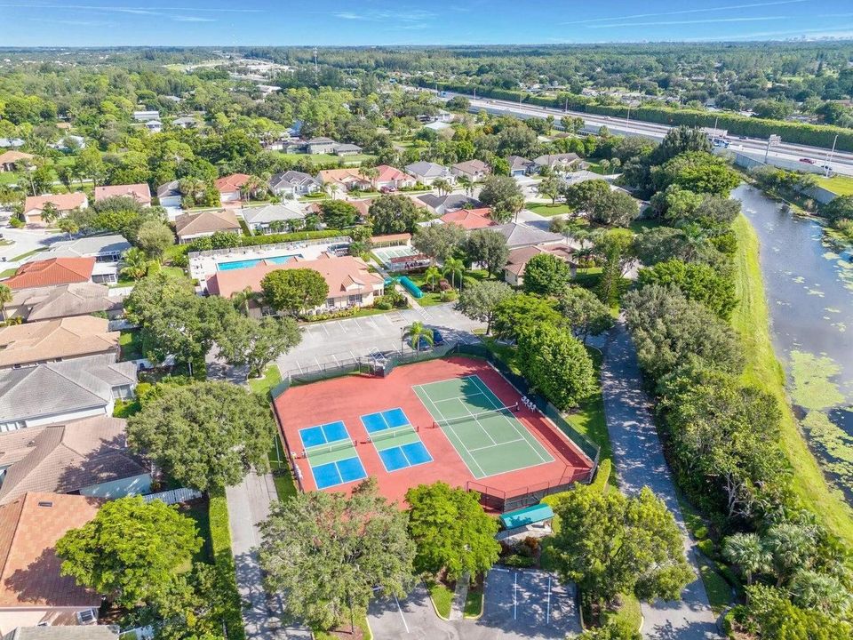 For Sale: $419,900 (3 beds, 2 baths, 2051 Square Feet)