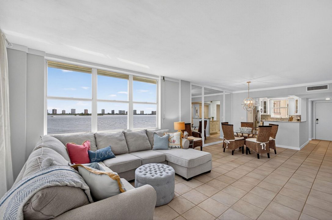 На продажу: $399,900 (2 спален, 2 ванн, 1261 Квадратных фут)