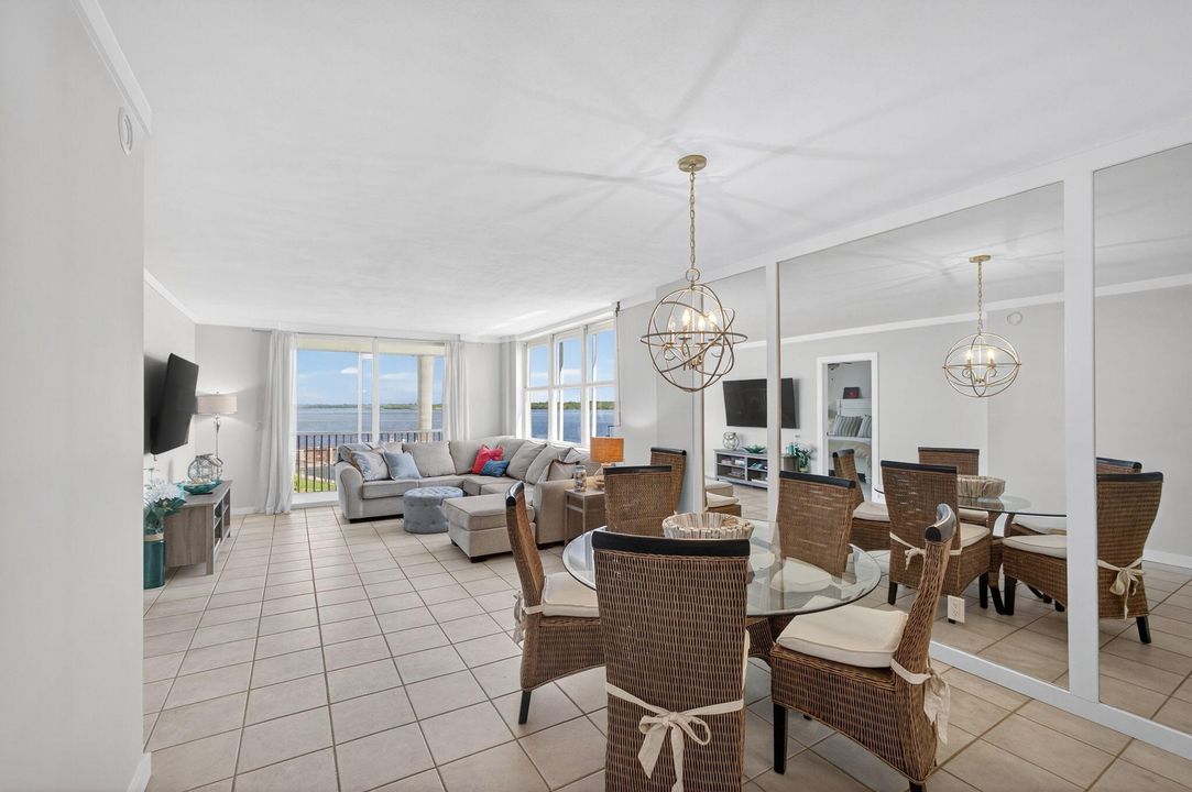 На продажу: $399,900 (2 спален, 2 ванн, 1261 Квадратных фут)