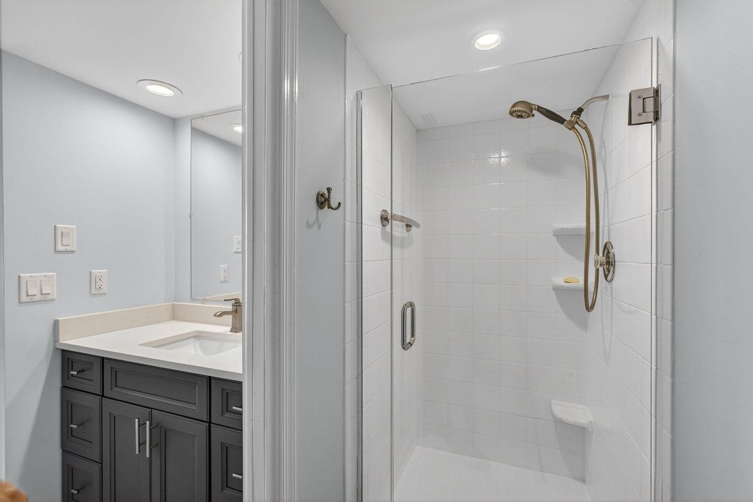 На продажу: $399,900 (2 спален, 2 ванн, 1261 Квадратных фут)