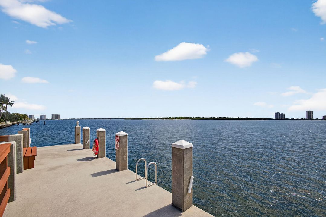 На продажу: $399,900 (2 спален, 2 ванн, 1261 Квадратных фут)