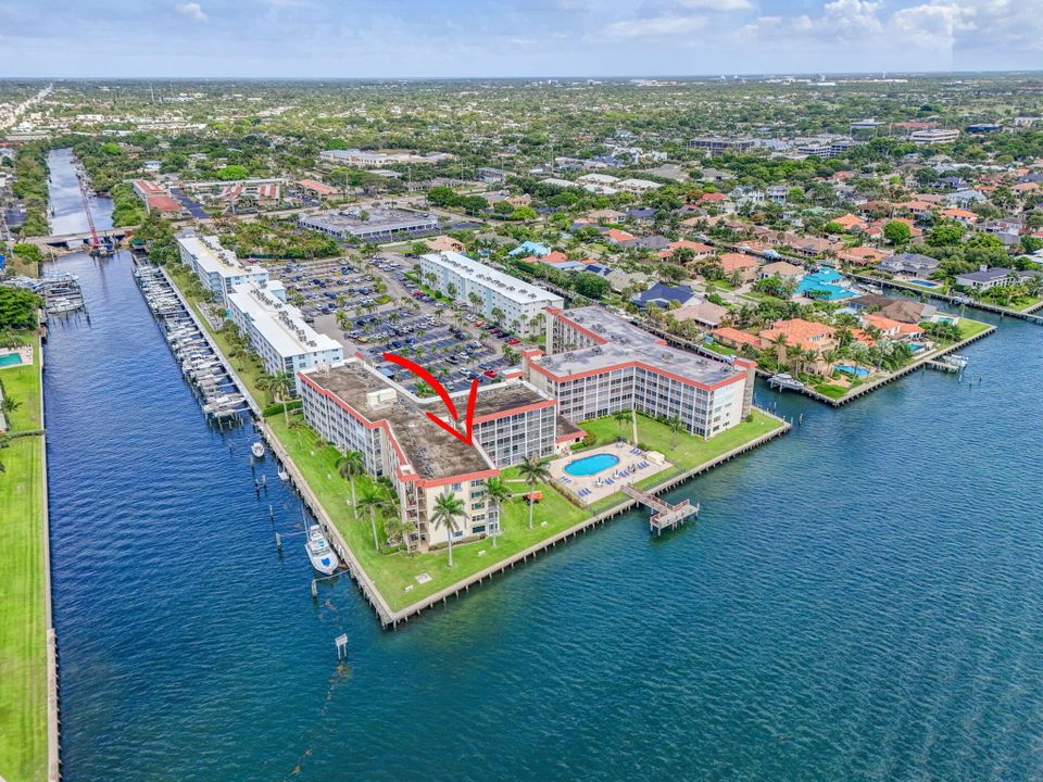 На продажу: $399,900 (2 спален, 2 ванн, 1261 Квадратных фут)