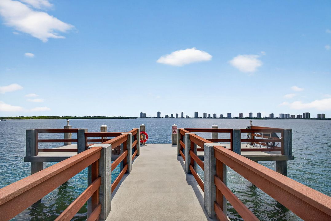 На продажу: $399,900 (2 спален, 2 ванн, 1261 Квадратных фут)