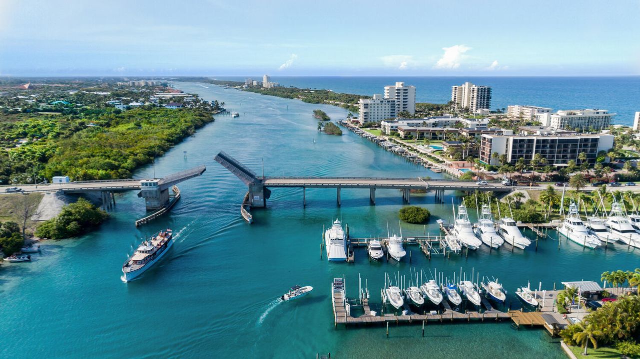 На продажу: $399,900 (2 спален, 2 ванн, 1261 Квадратных фут)