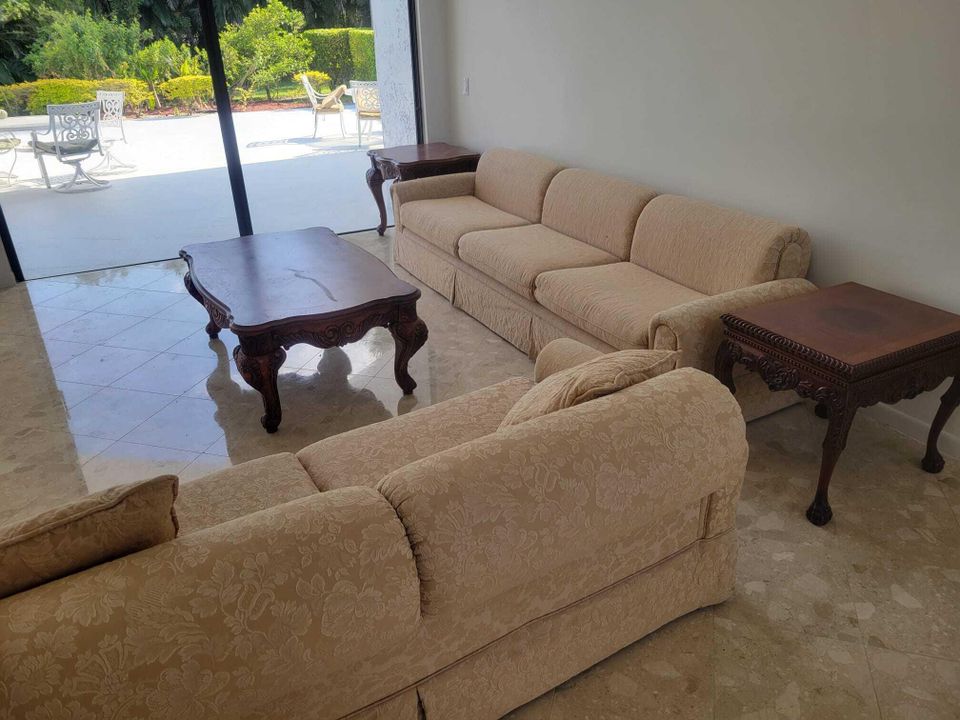 合同活跃: $729,900 (3 贝兹, 2 浴室, 2870 平方英尺)