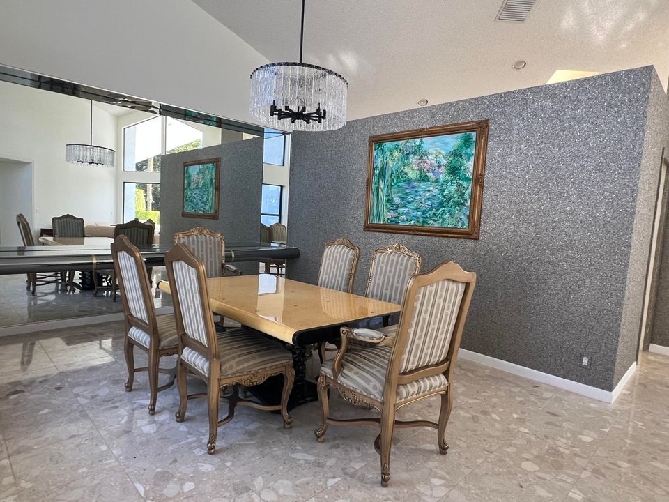 合同活跃: $729,900 (3 贝兹, 2 浴室, 2870 平方英尺)