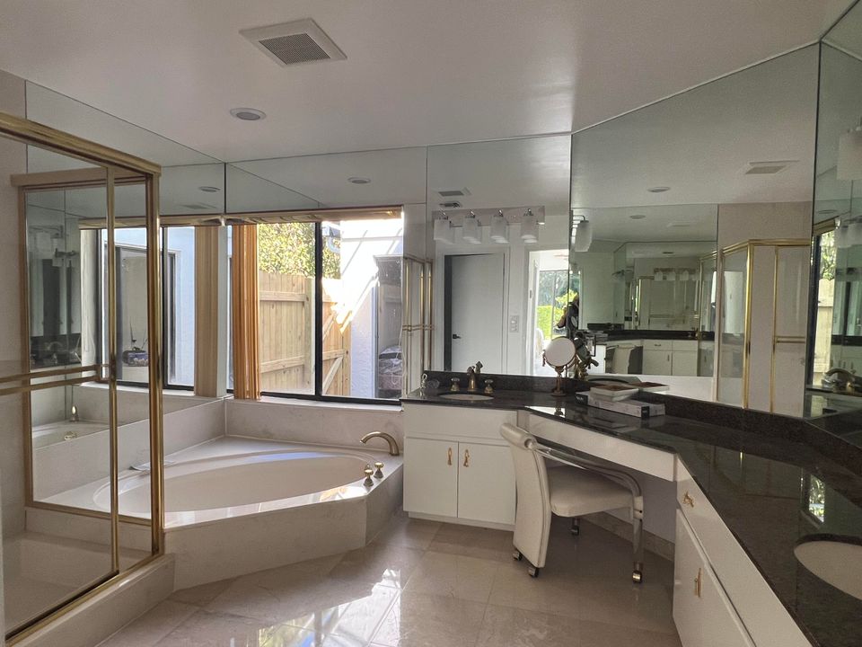 合同活跃: $729,900 (3 贝兹, 2 浴室, 2870 平方英尺)