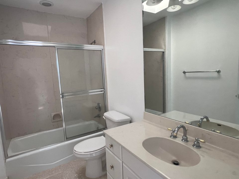 合同活跃: $729,900 (3 贝兹, 2 浴室, 2870 平方英尺)