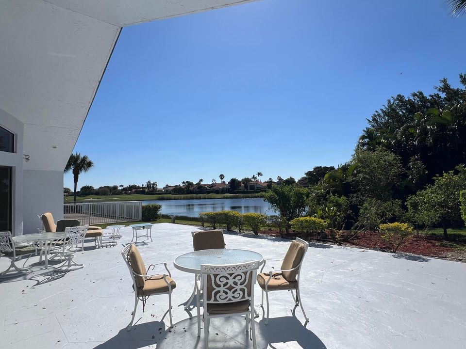 合同活跃: $729,900 (3 贝兹, 2 浴室, 2870 平方英尺)