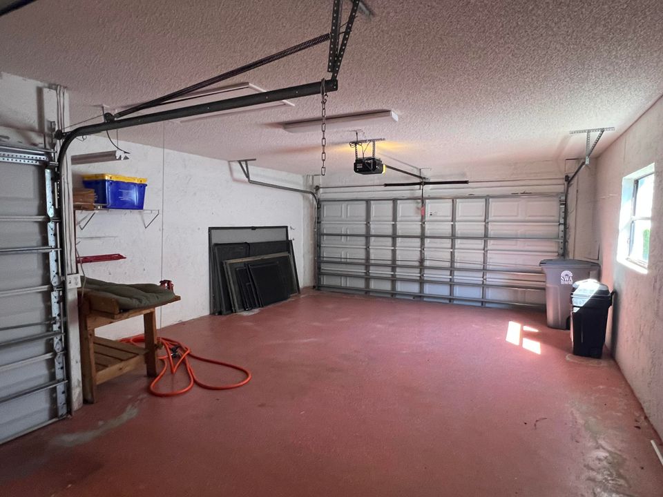 合同活跃: $729,900 (3 贝兹, 2 浴室, 2870 平方英尺)