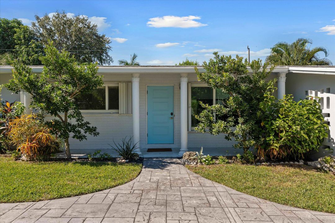 Active With Contract: $688,000 (3 beds, 2 baths, 1620 Square Feet)