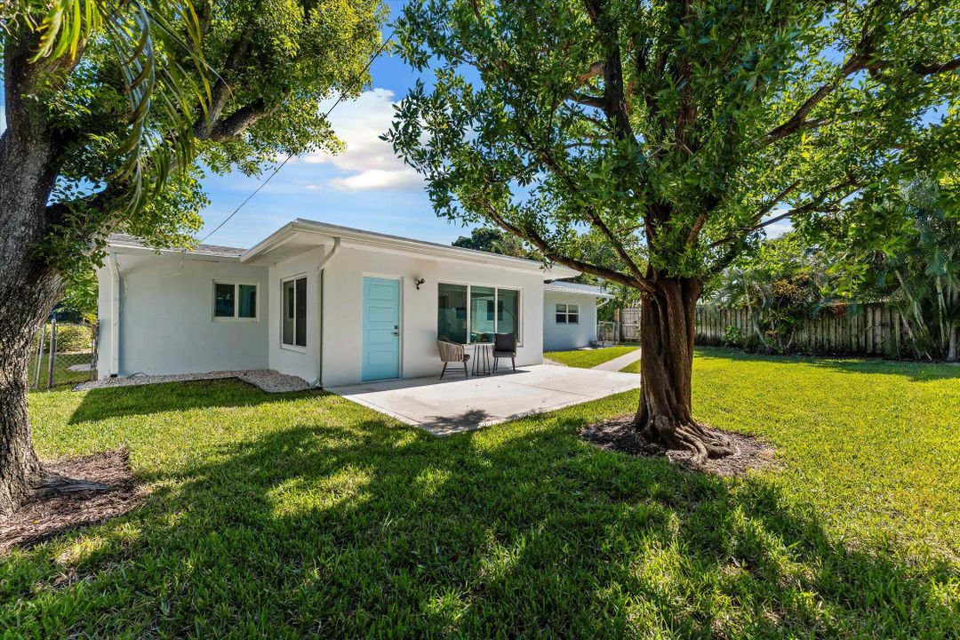 Active With Contract: $688,000 (3 beds, 2 baths, 1620 Square Feet)